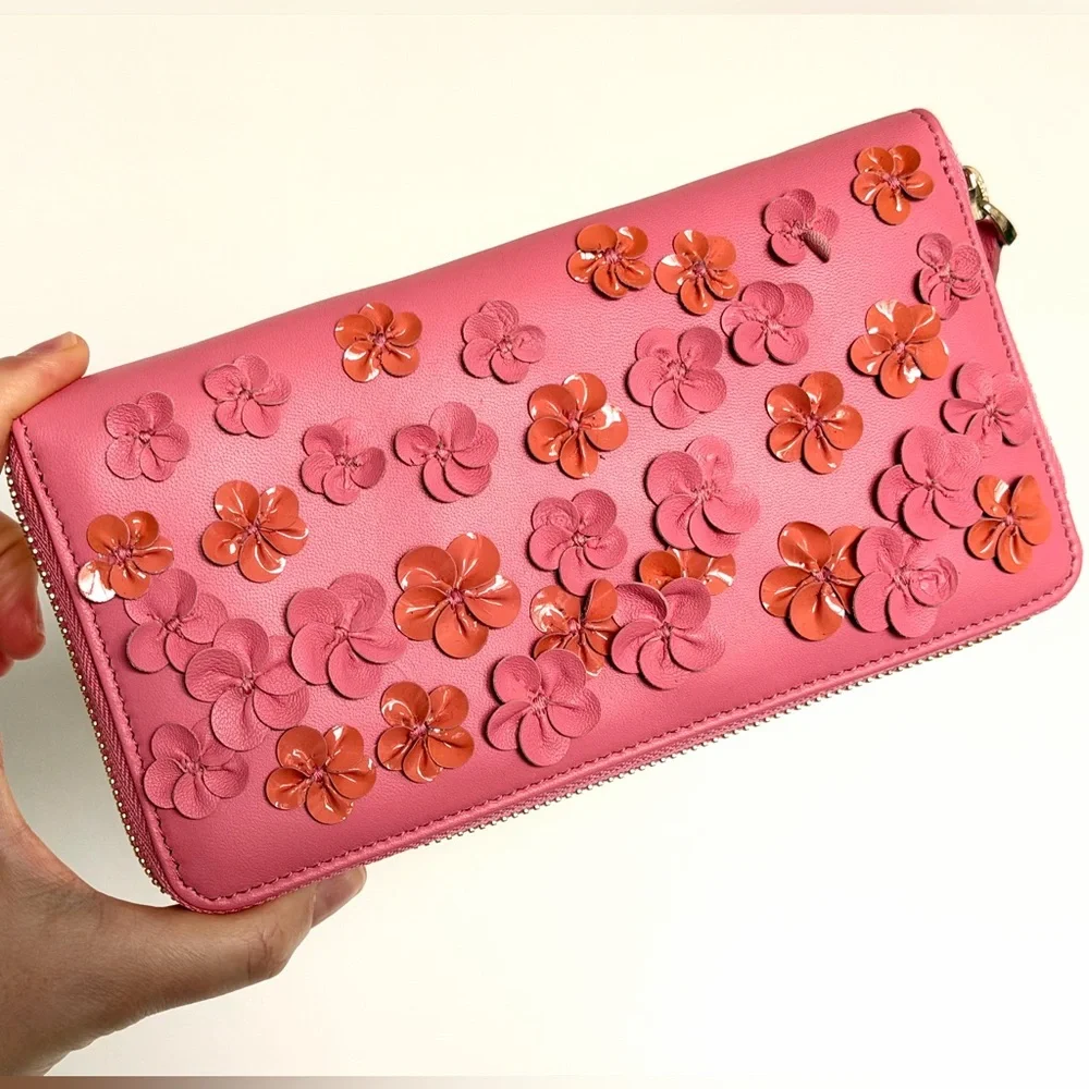 Valentino Garavani Floral Appliqué Wallet - Picture 2 of 16